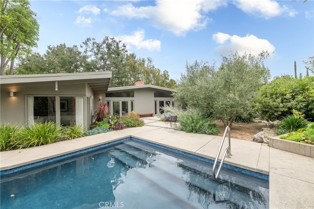 4135 Meadowridge Place