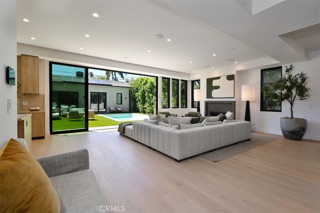 4433 Kraft Ave