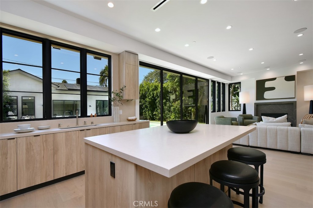 4433 Kraft Ave