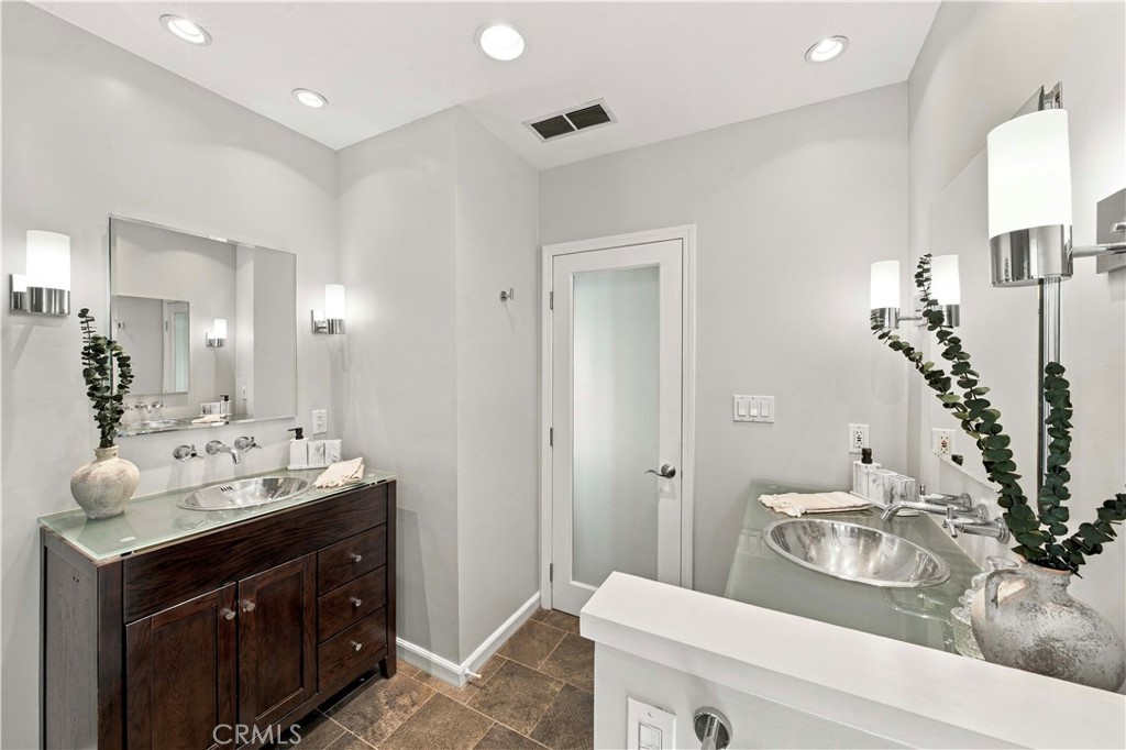 4223 Mooncrest Place
