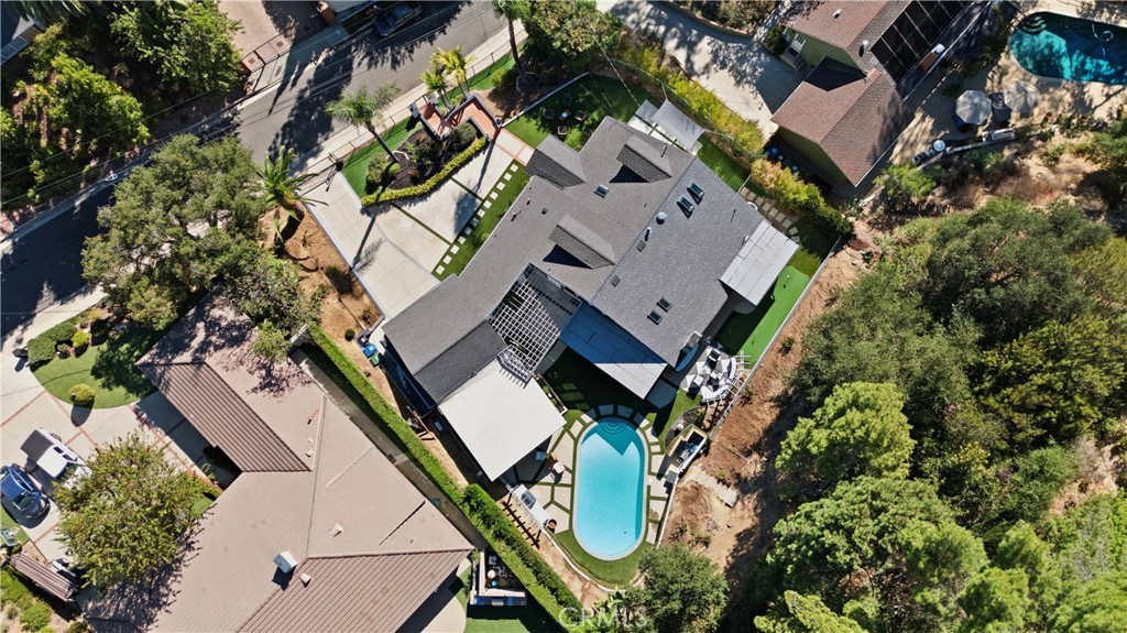 4223 Mooncrest Place