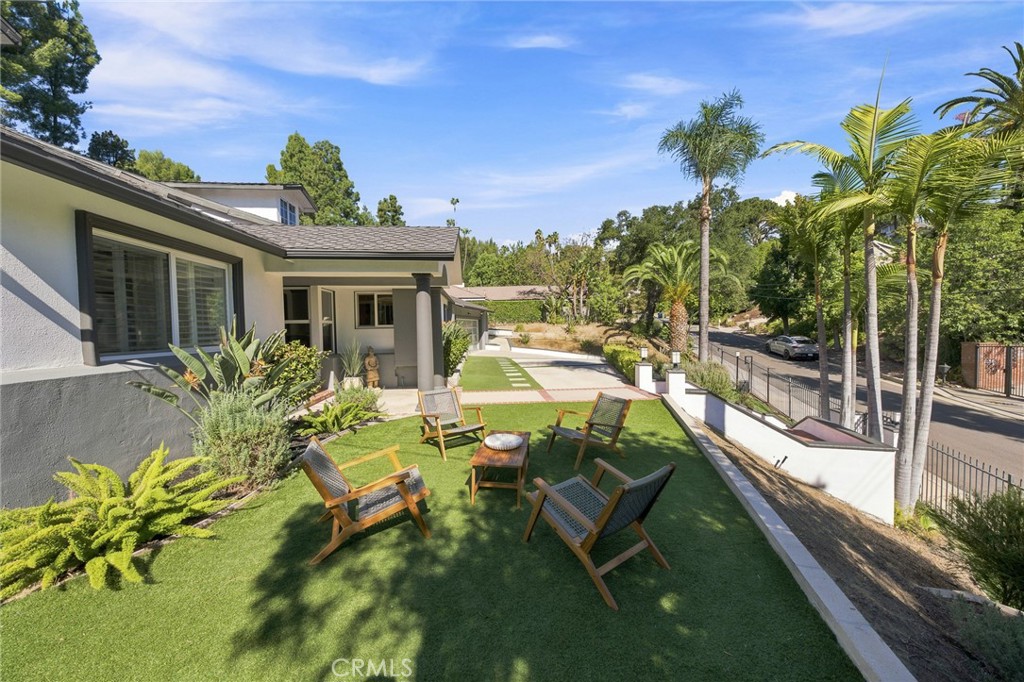 4223 Mooncrest Place
