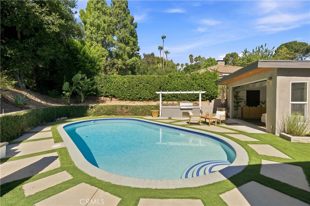 4223 Mooncrest Place