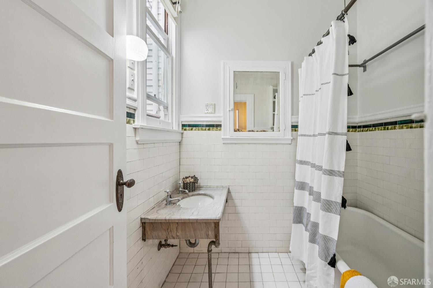 4040-4042 17th Street