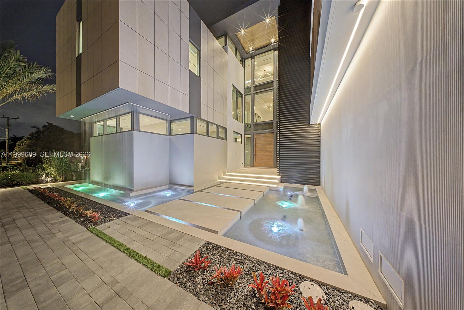 Villa De Sylvia - 1400 W Lake Drive 