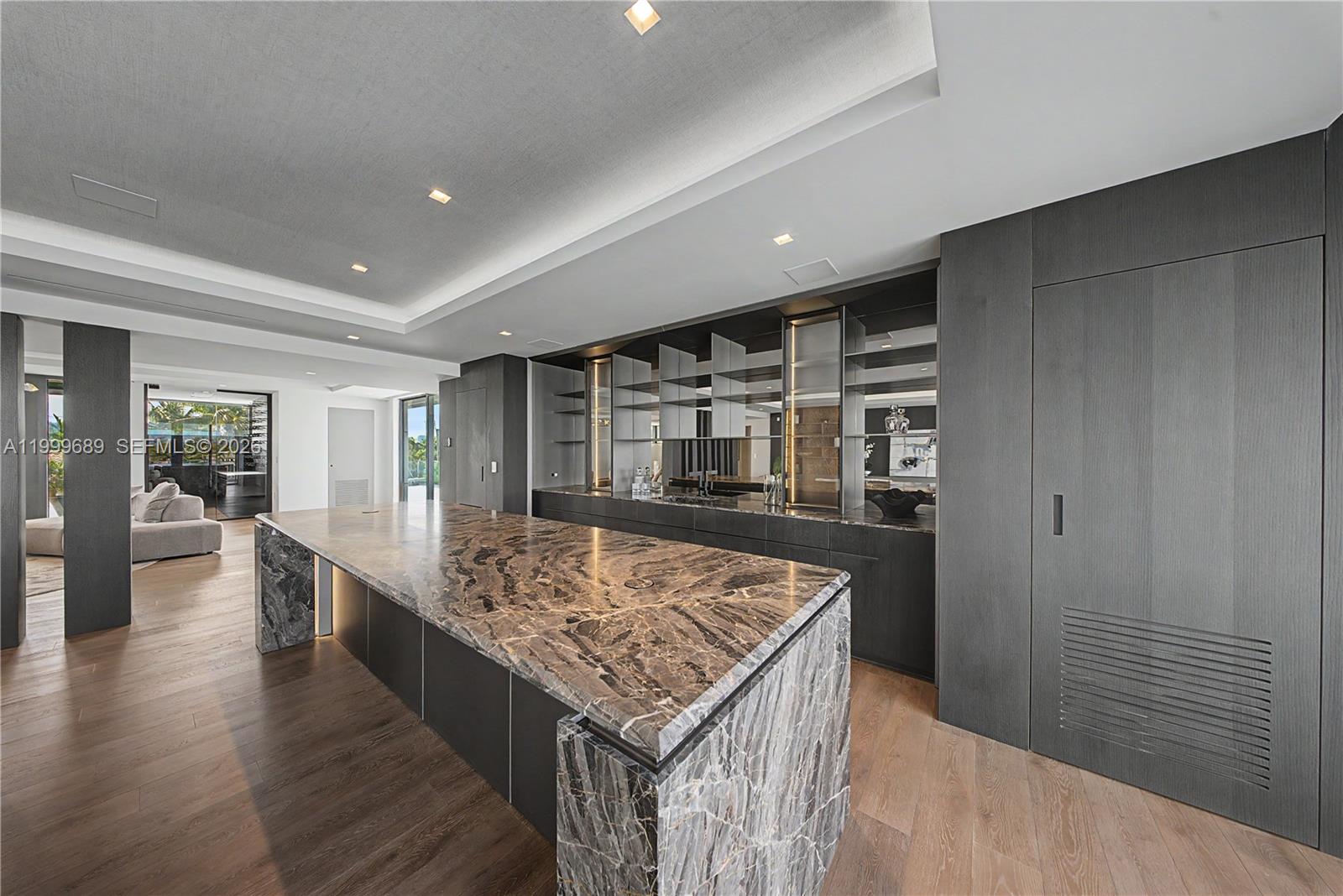 Villa De Sylvia - 1400 W Lake Drive 