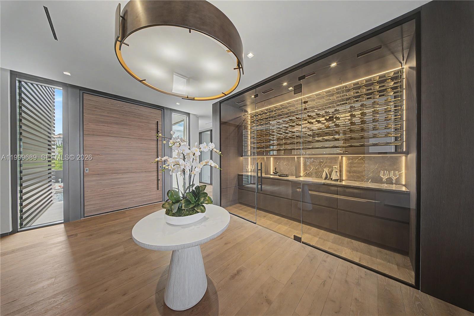 Villa De Sylvia - 1400 W Lake Drive 