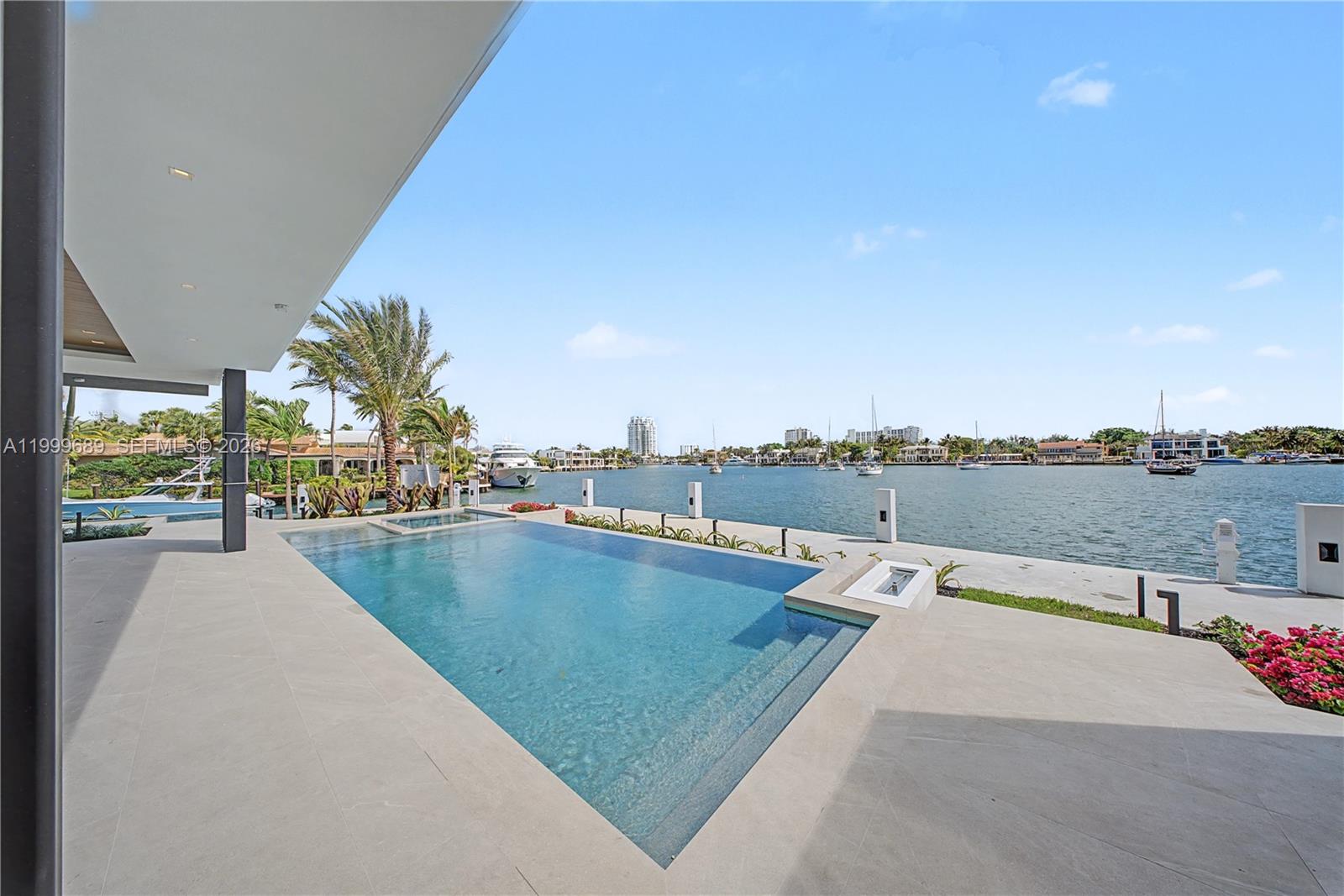 Villa De Sylvia - 1400 W Lake Drive 