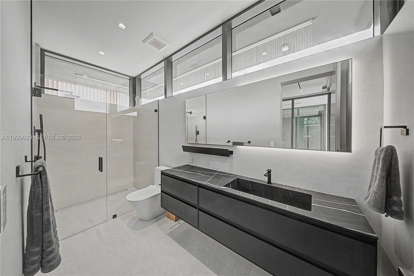 Villa De Sylvia - 1400 W Lake Drive 