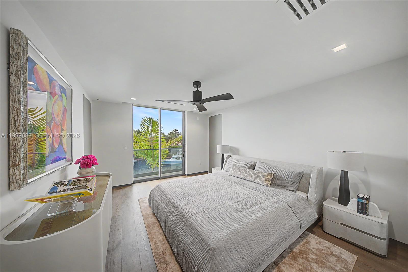 Villa De Sylvia - 1400 W Lake Drive 
