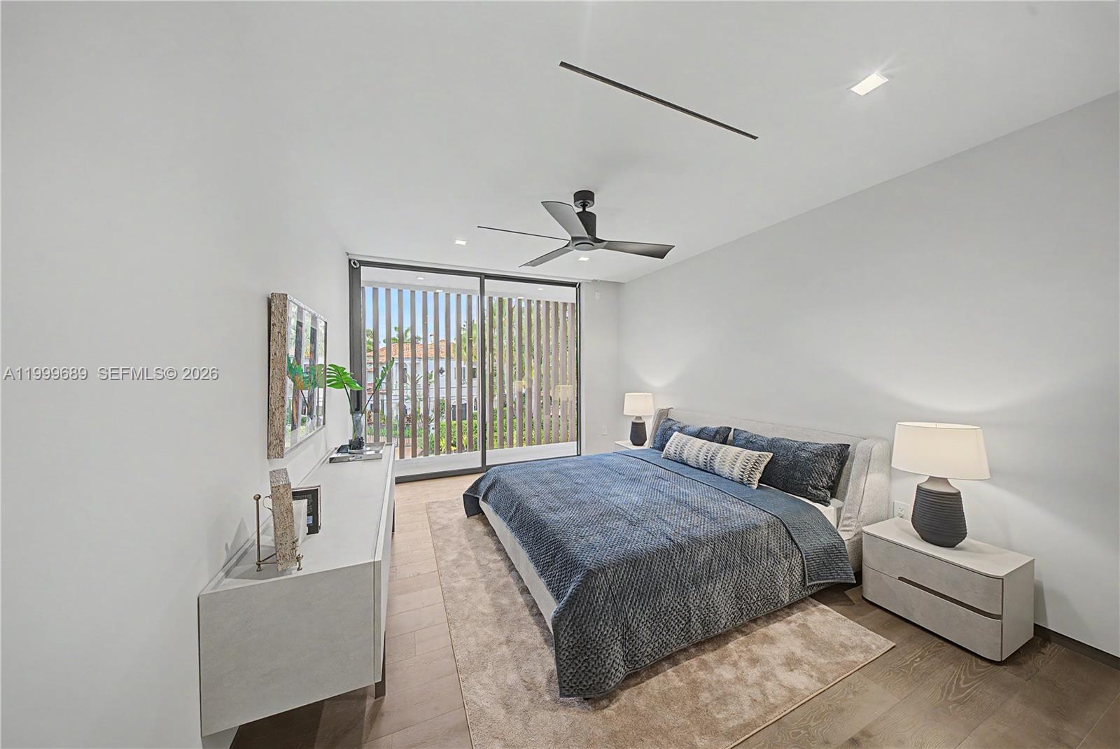 Villa De Sylvia - 1400 W Lake Drive 