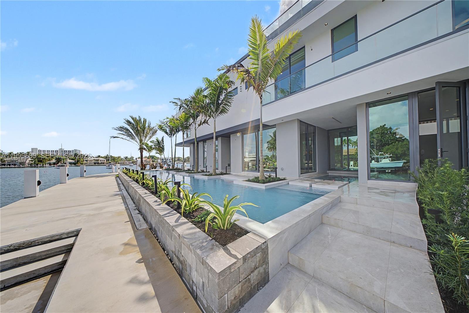 Villa De Sylvia - 1400 W Lake Drive 