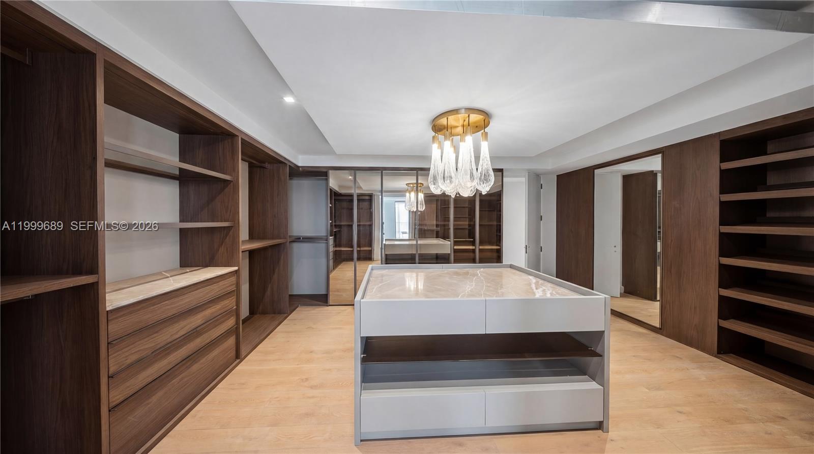 Villa De Sylvia - 1400 W Lake Drive 