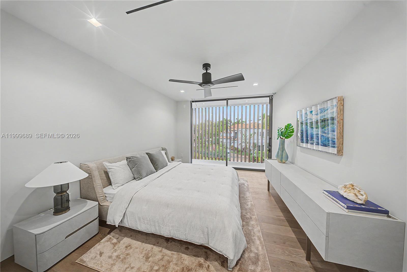 Villa De Sylvia - 1400 W Lake Drive 