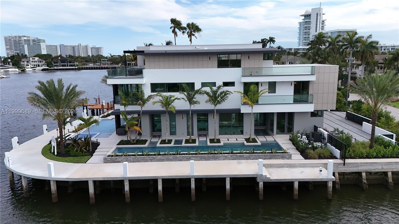 Villa De Sylvia - 1400 W Lake Drive 