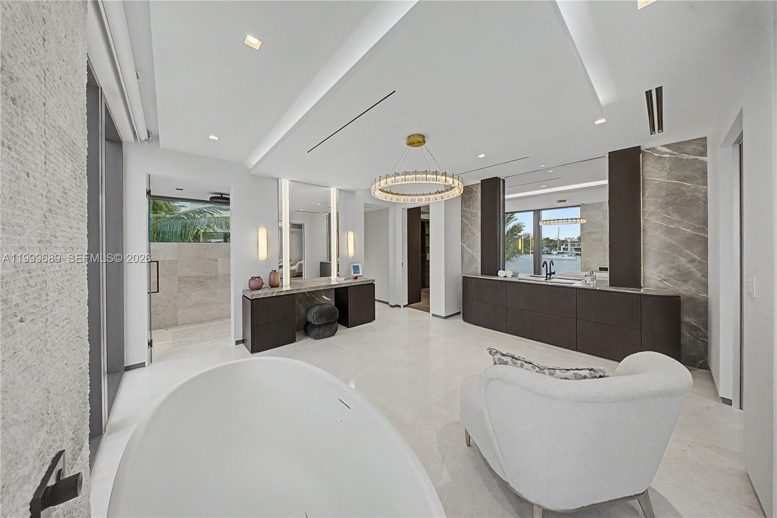 Villa De Sylvia - 1400 W Lake Drive 