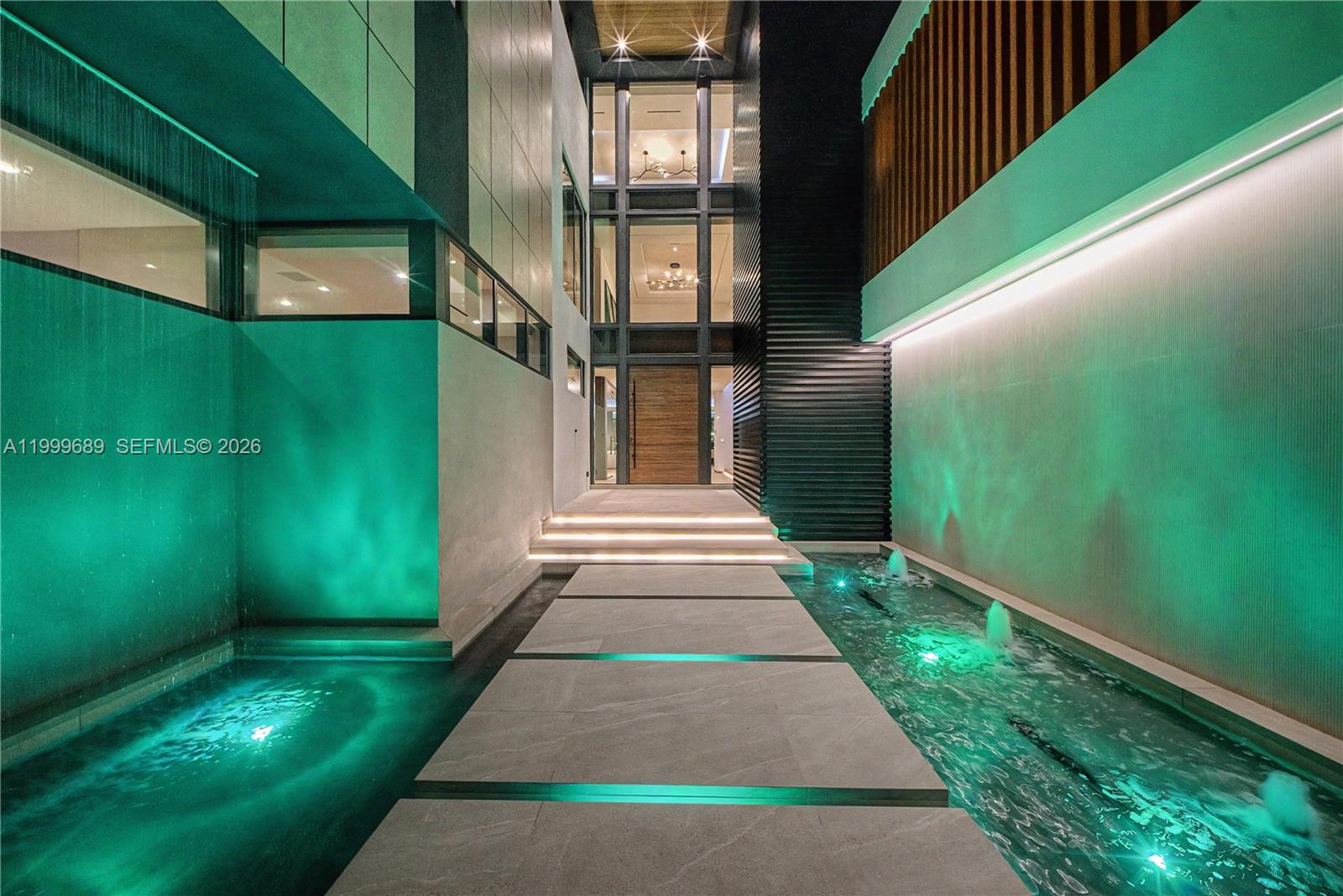 Villa De Sylvia - 1400 W Lake Drive 