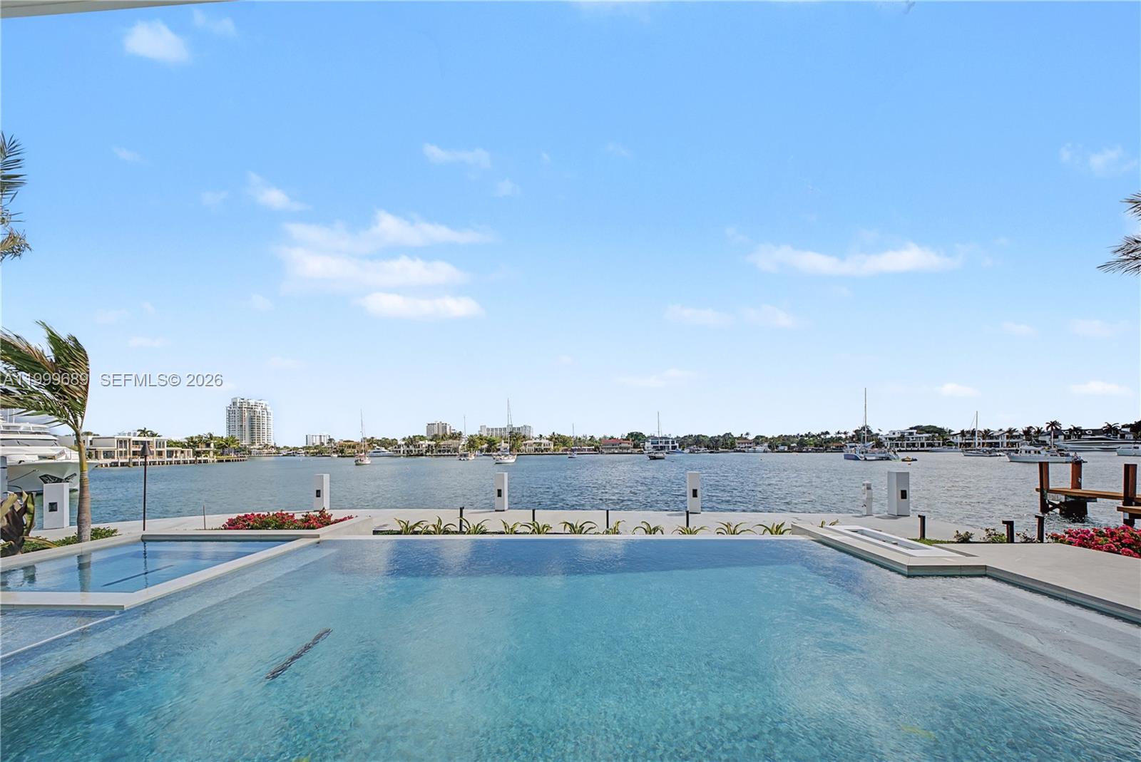 Villa De Sylvia - 1400 W Lake Drive 