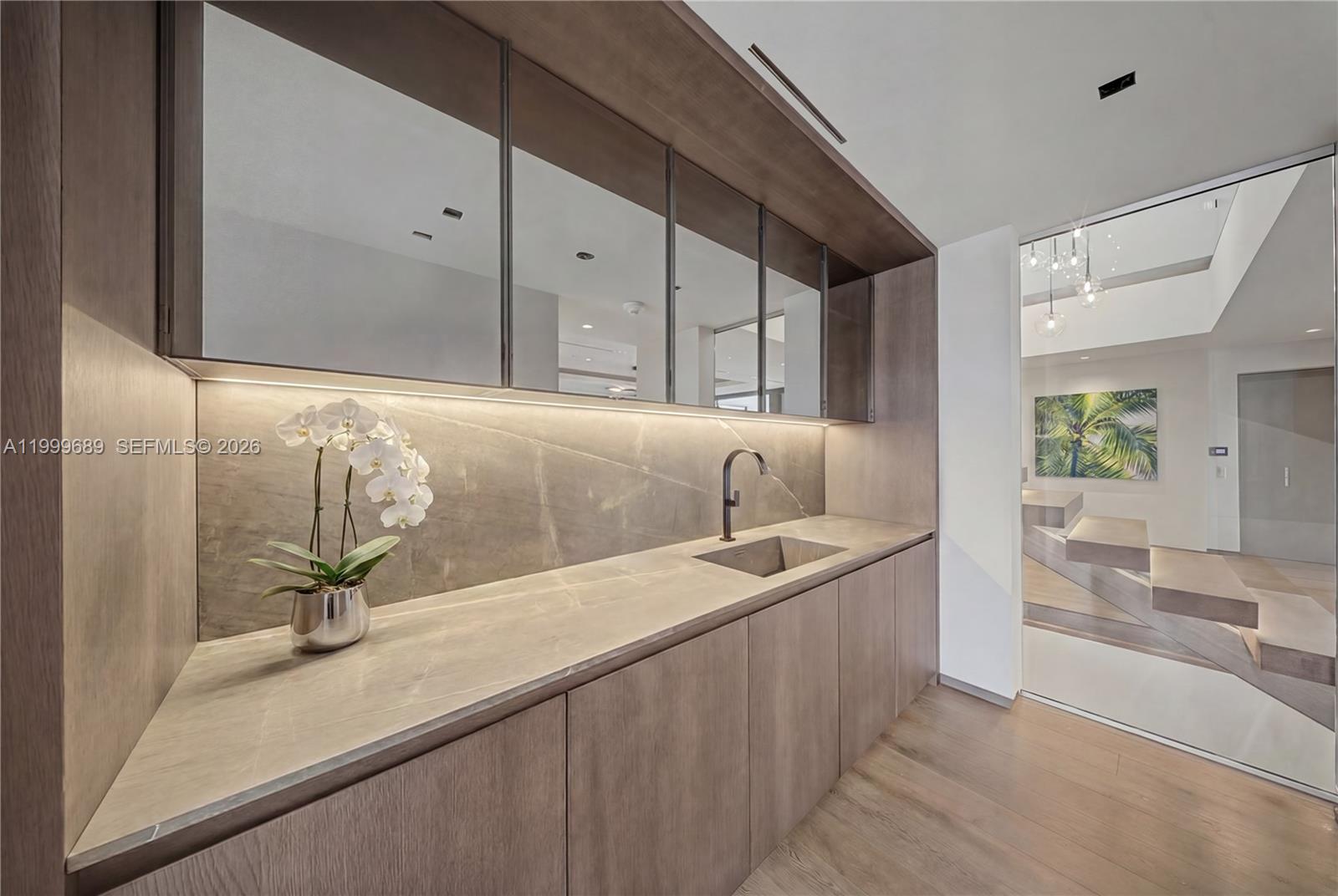 Villa De Sylvia - 1400 W Lake Drive 