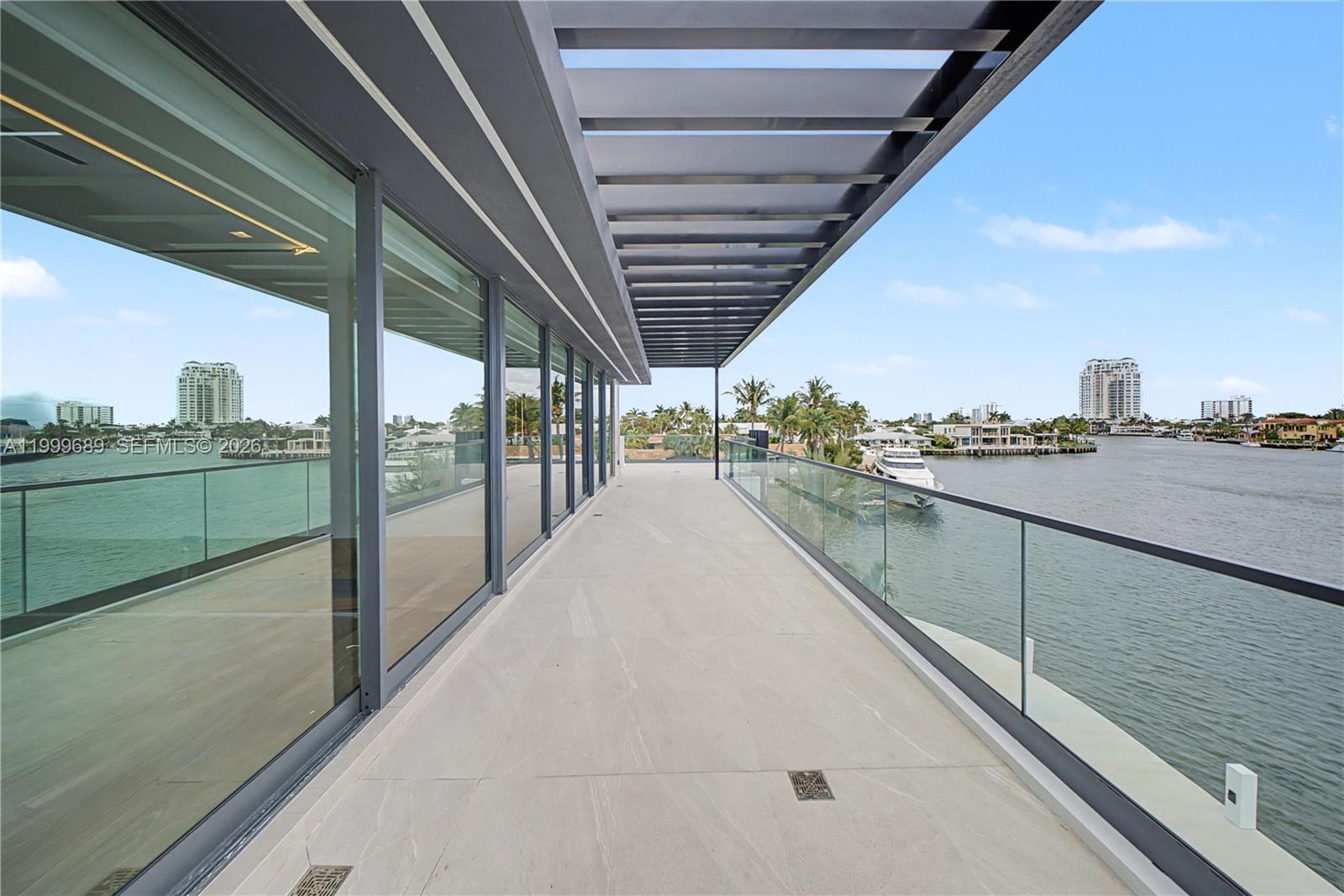 Villa De Sylvia - 1400 W Lake Drive 