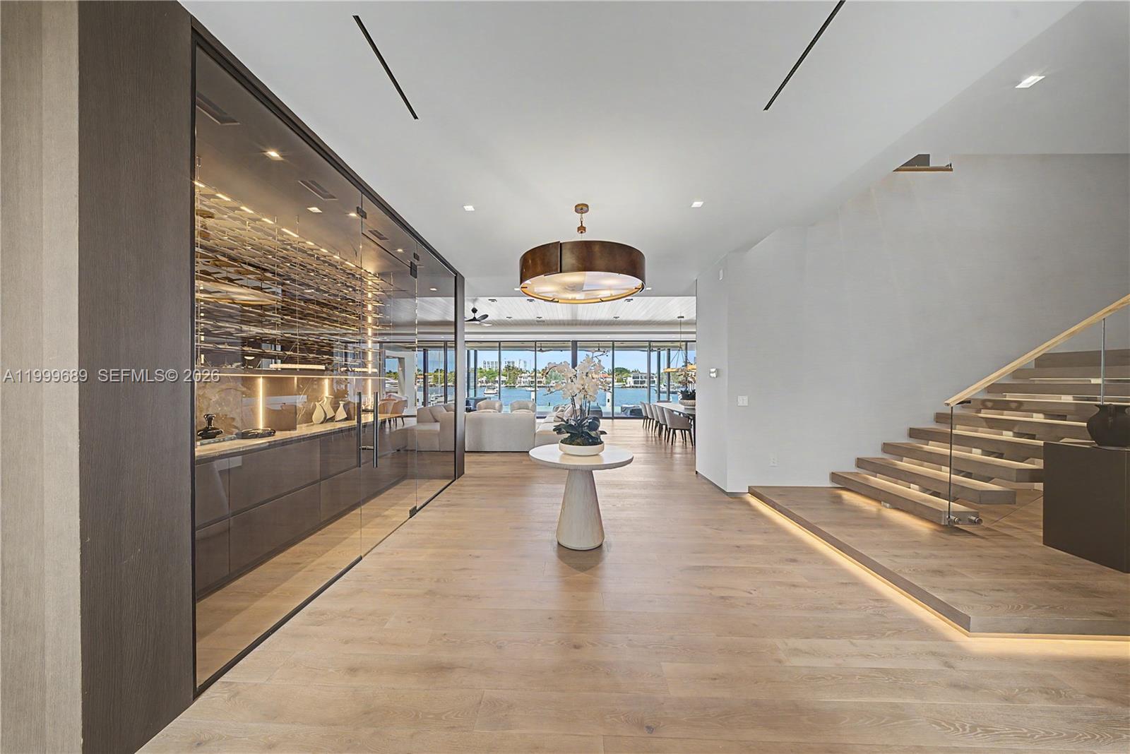 Villa De Sylvia - 1400 W Lake Drive 