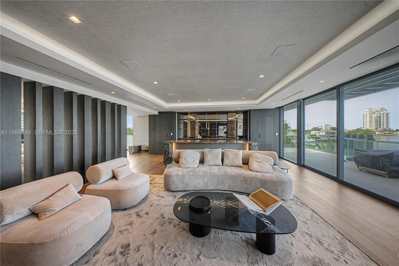 Villa De Sylvia - 1400 W Lake Drive 