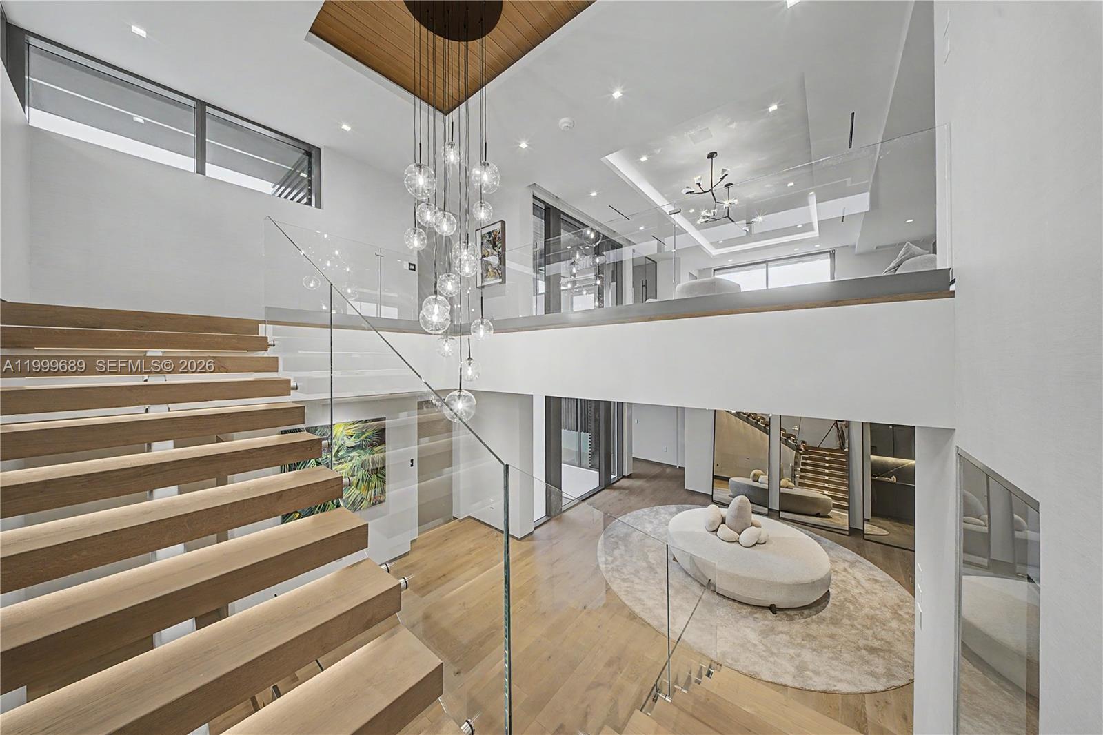Villa De Sylvia - 1400 W Lake Drive 