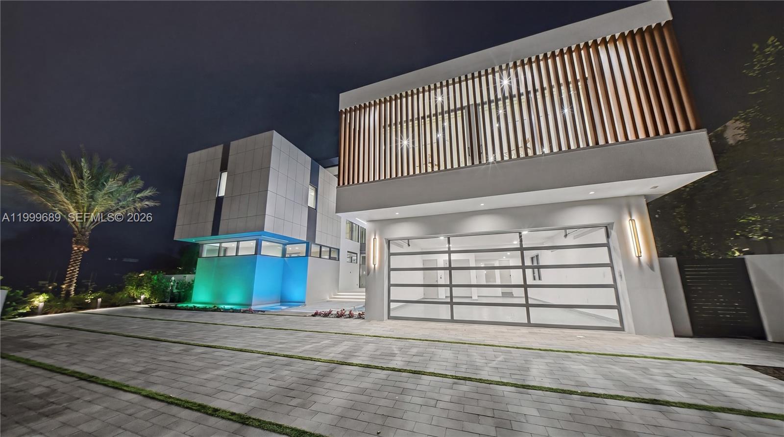 Villa De Sylvia - 1400 W Lake Drive 