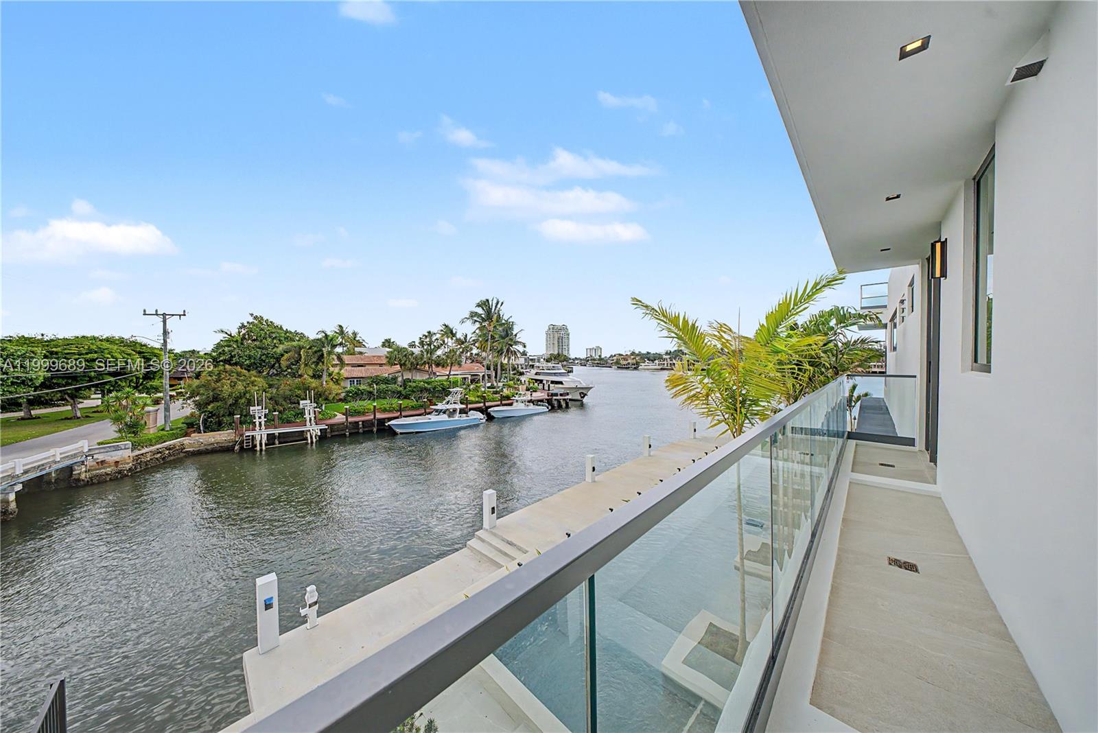 Villa De Sylvia - 1400 W Lake Drive 