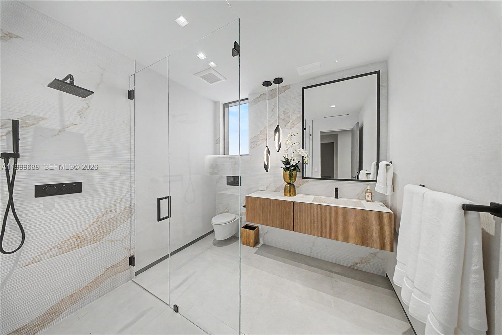 Villa De Sylvia - 1400 W Lake Drive 
