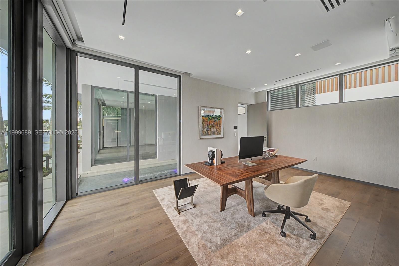Villa De Sylvia - 1400 W Lake Drive 