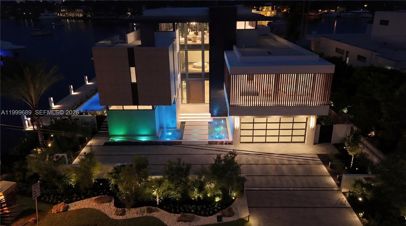 Villa De Sylvia - 1400 W Lake Drive 