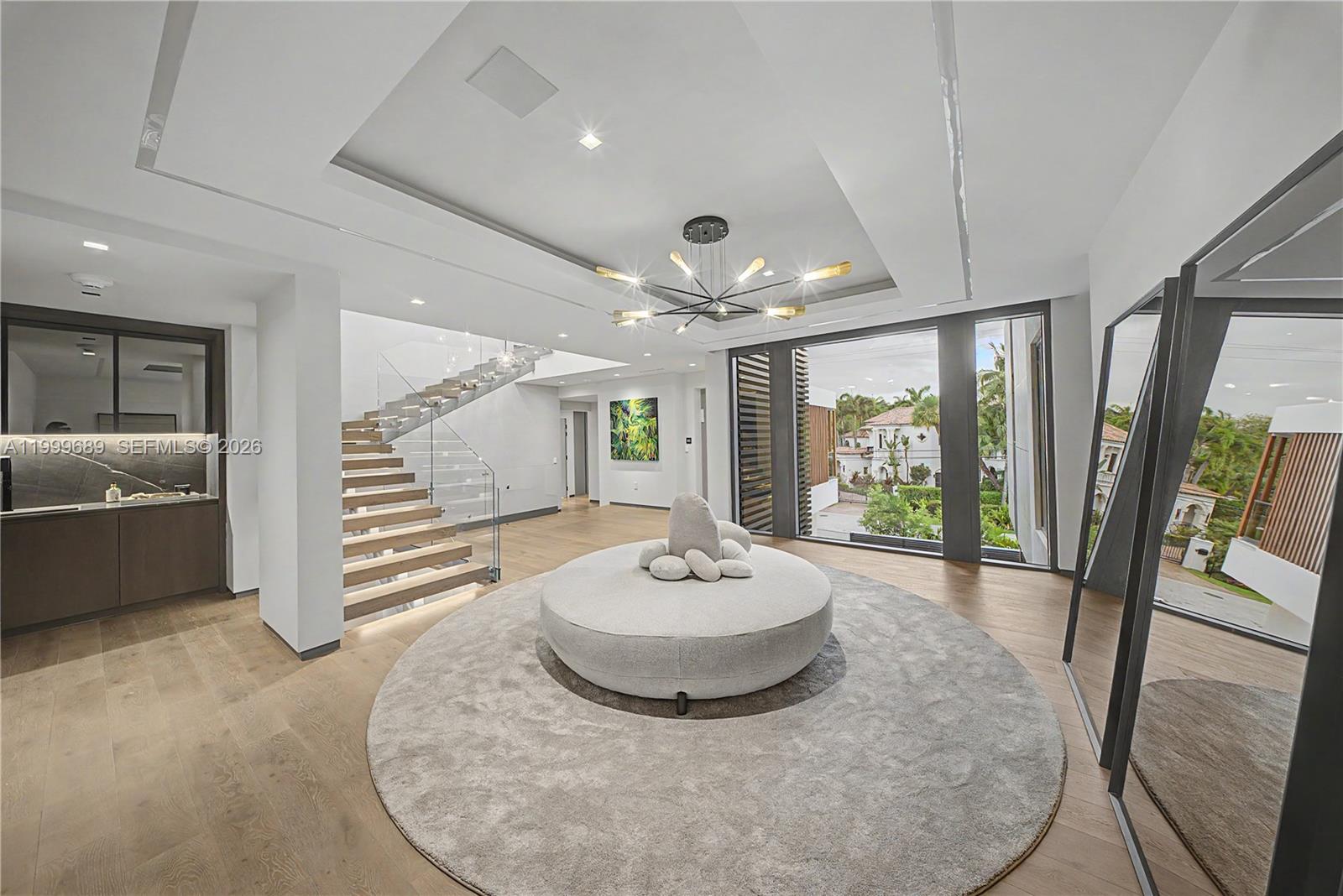 Villa De Sylvia - 1400 W Lake Drive 