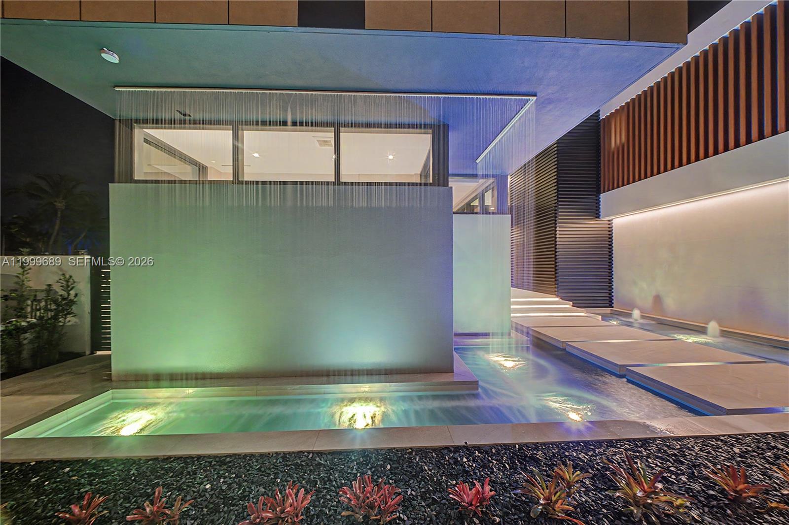 Villa De Sylvia - 1400 W Lake Drive 