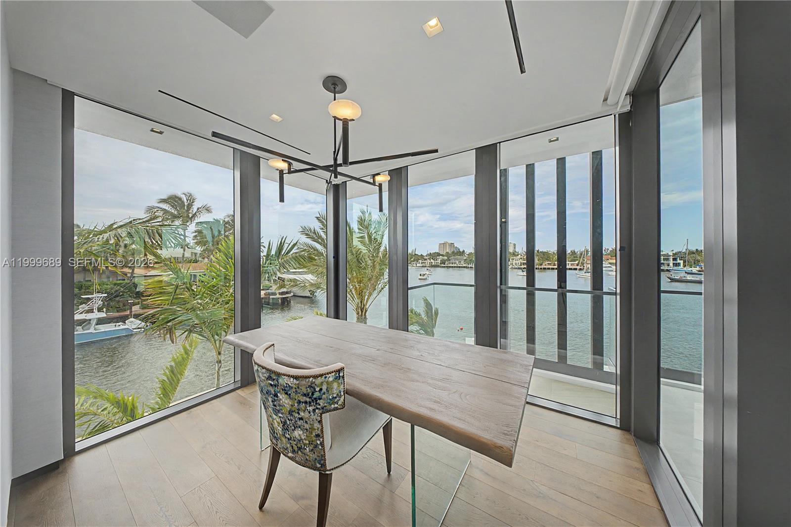 Villa De Sylvia - 1400 W Lake Drive 