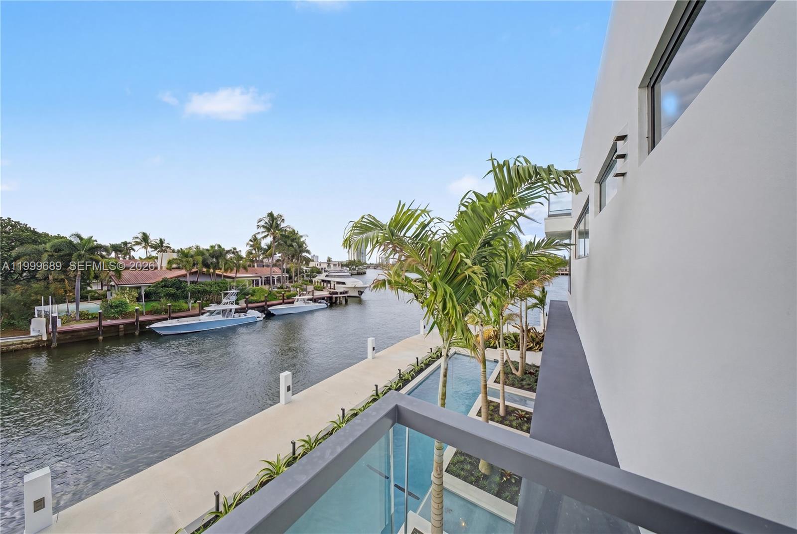 Villa De Sylvia - 1400 W Lake Drive 
