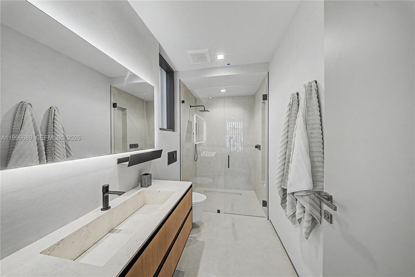 Villa De Sylvia - 1400 W Lake Drive 