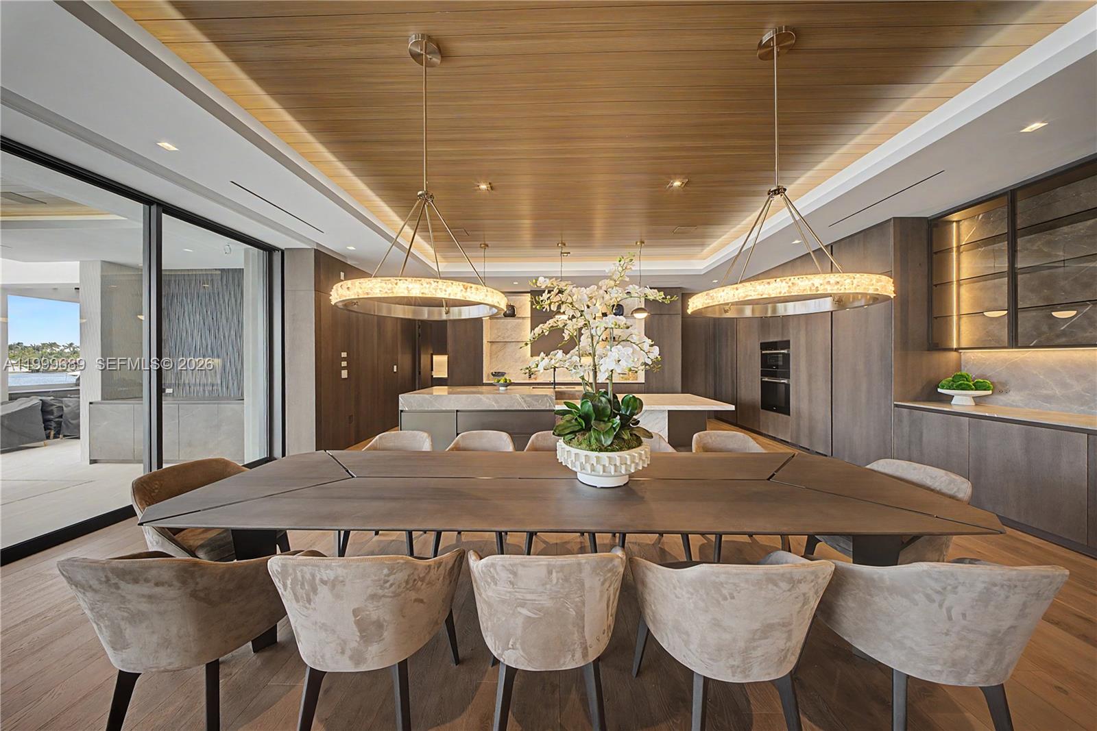 Villa De Sylvia - 1400 W Lake Drive 