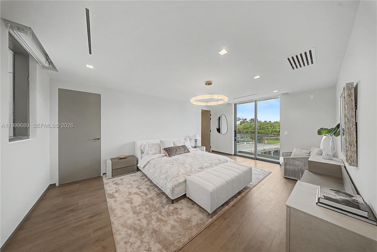 Villa De Sylvia - 1400 W Lake Drive 
