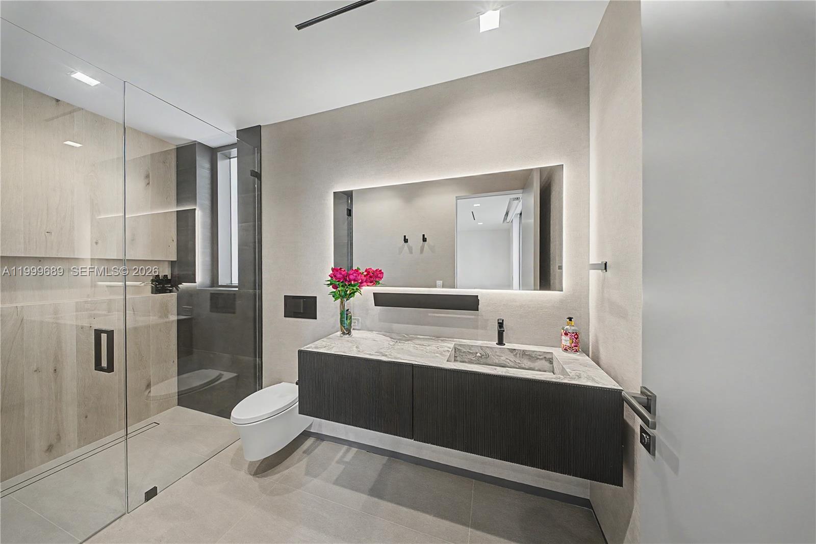Villa De Sylvia - 1400 W Lake Drive 