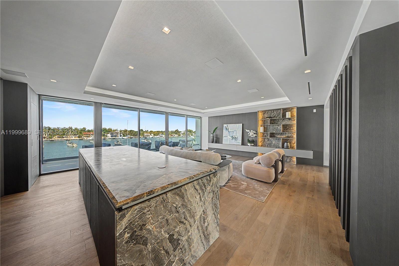 Villa De Sylvia - 1400 W Lake Drive 