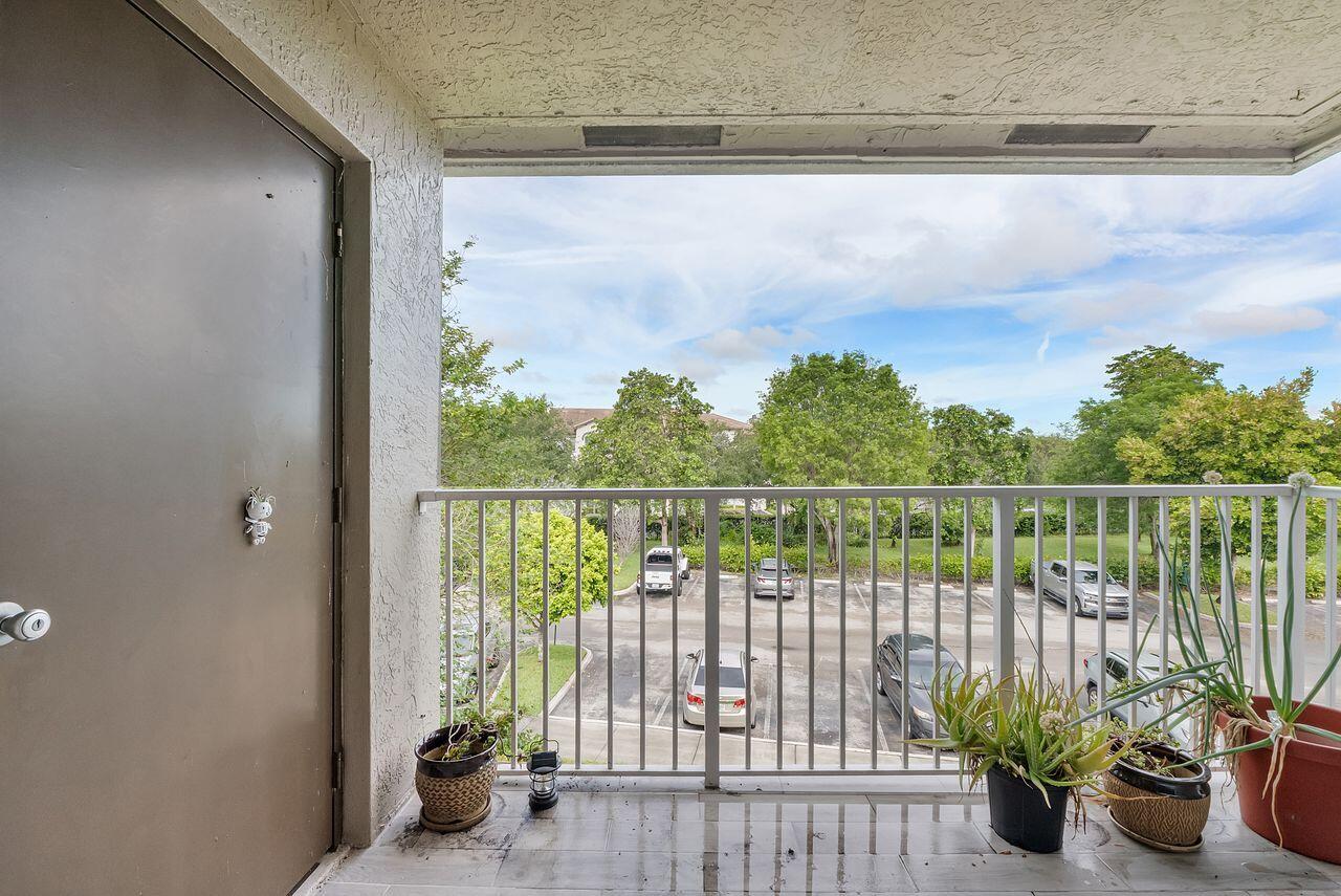 5011 Wiles Road 303