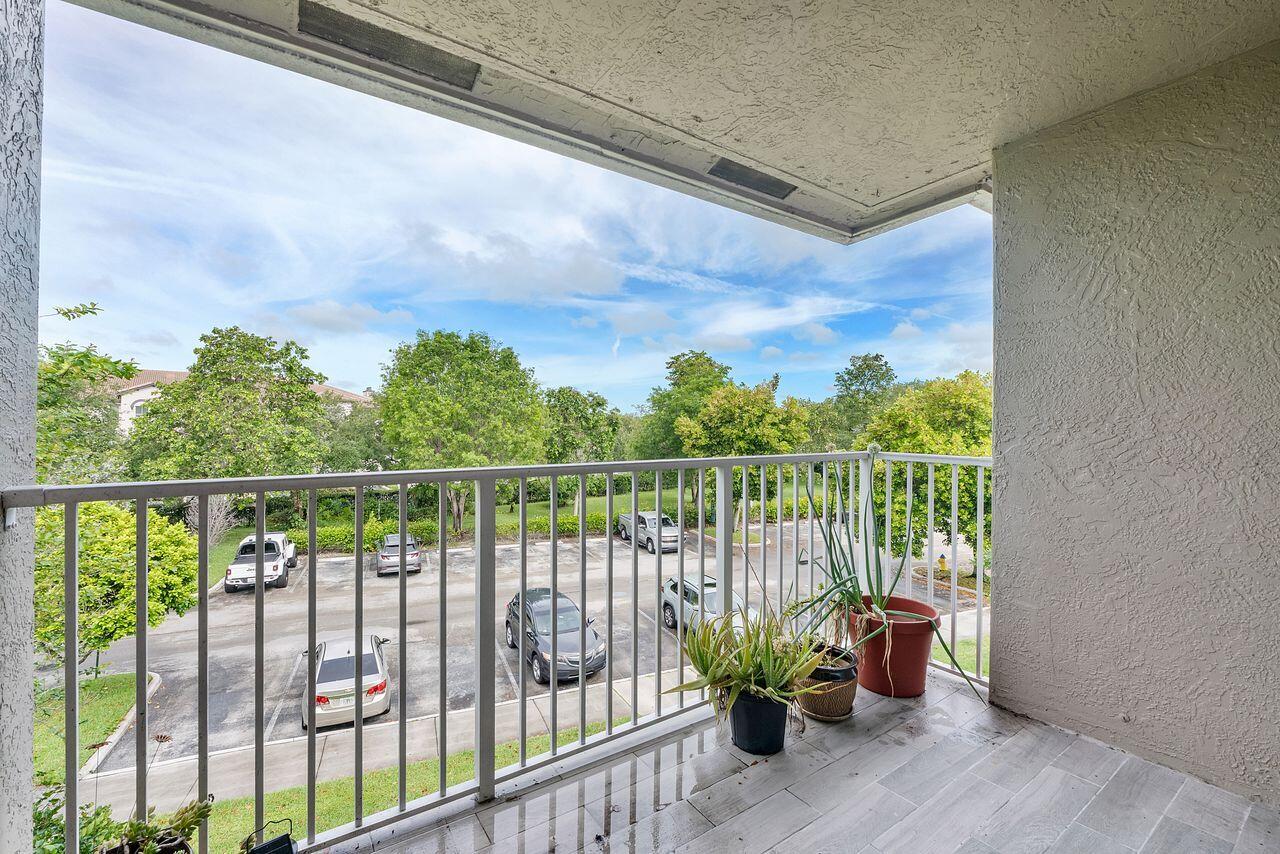 5011 Wiles Road 303
