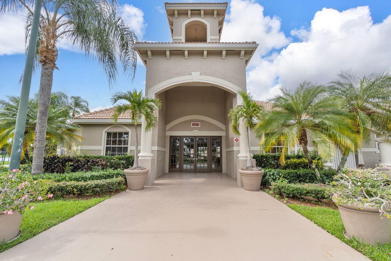 5011 Wiles Road 303