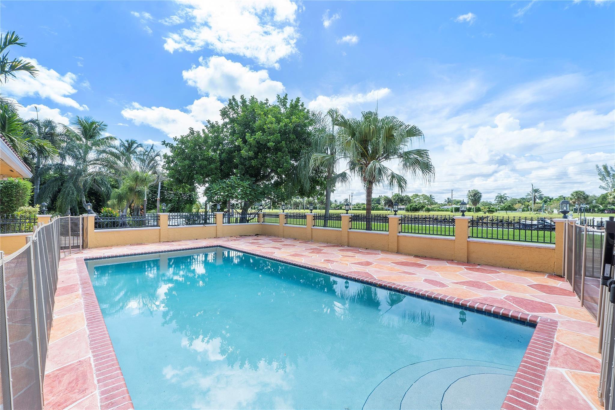 133 SW 121st Way