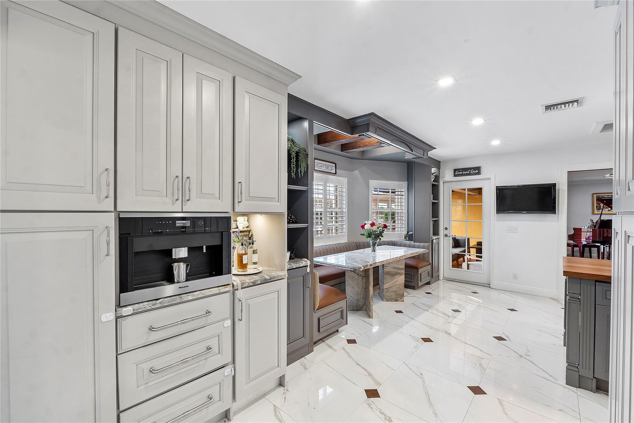 133 SW 121st Way