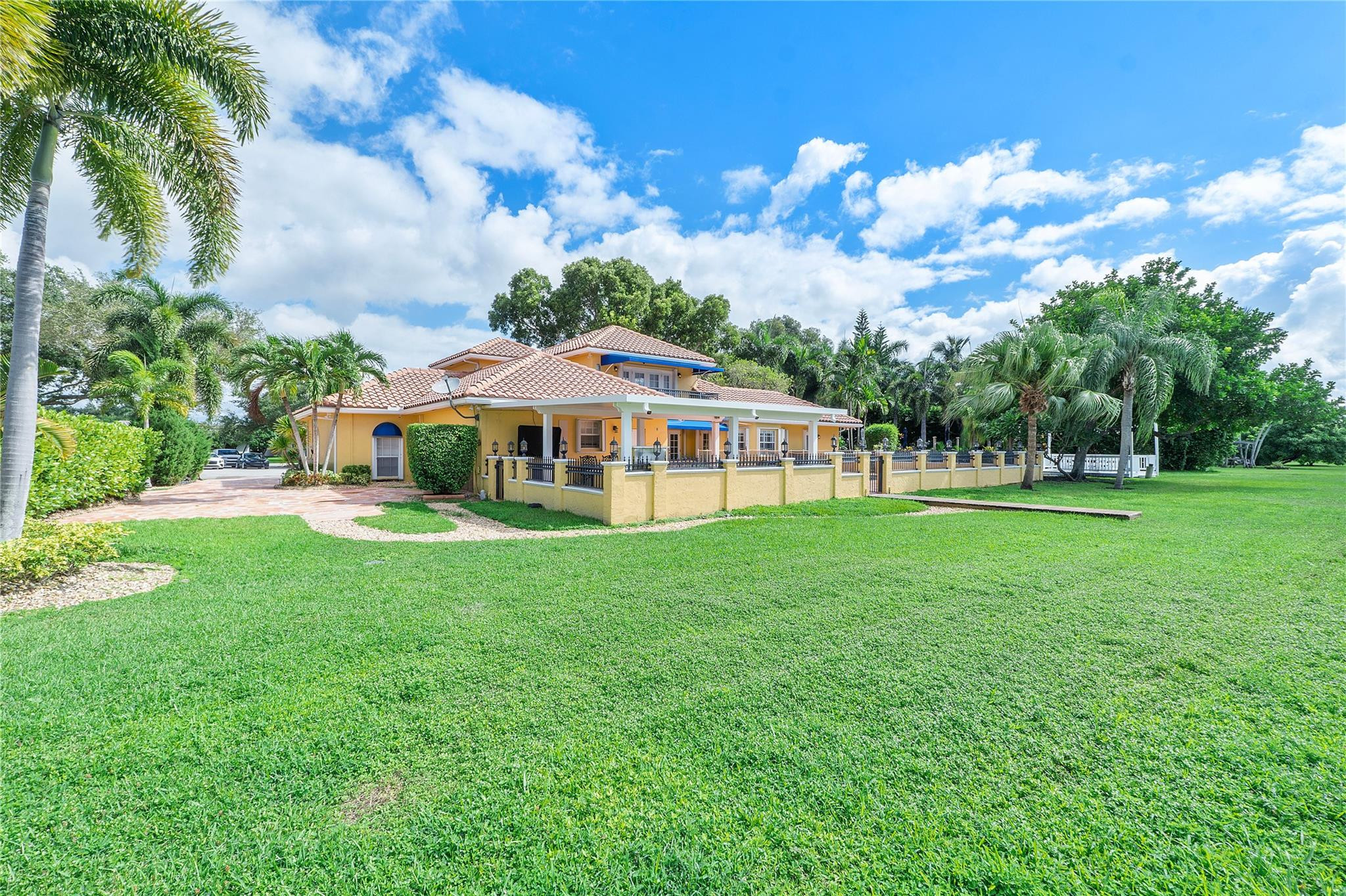 133 SW 121st Way