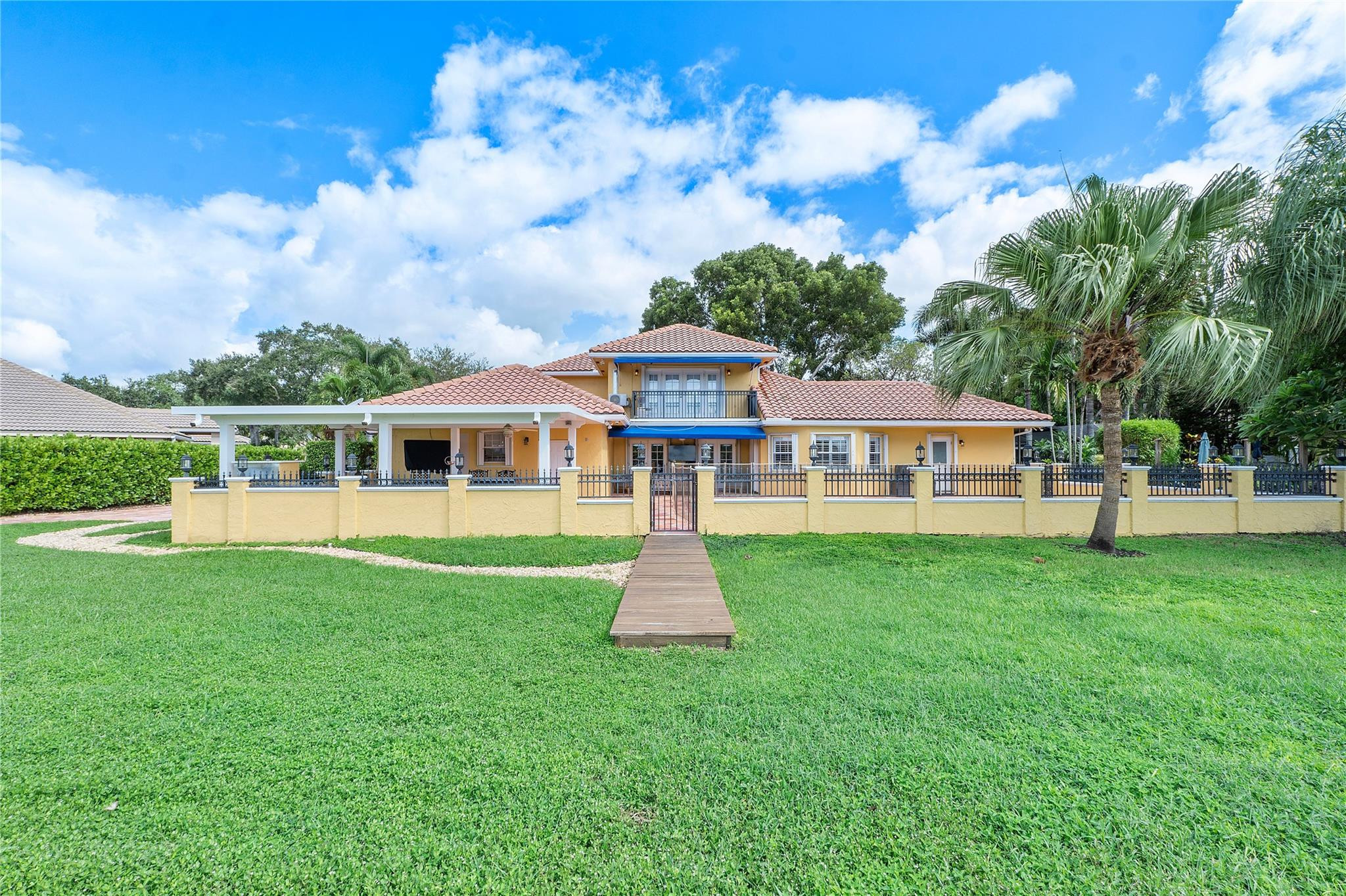 133 SW 121st Way