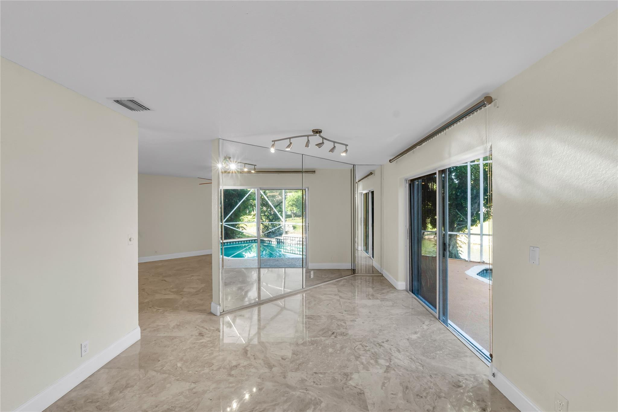 5911 NW 59th Avenue