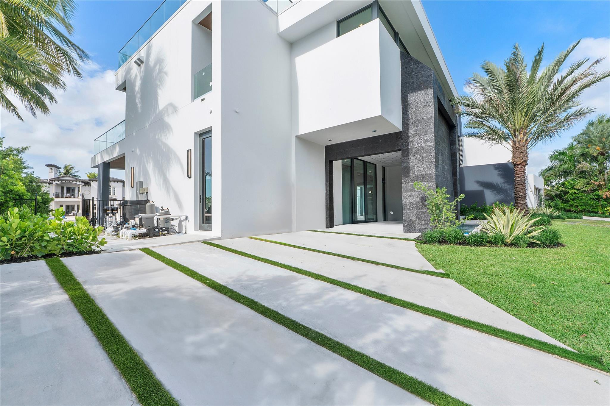 2880 NE 28th Street